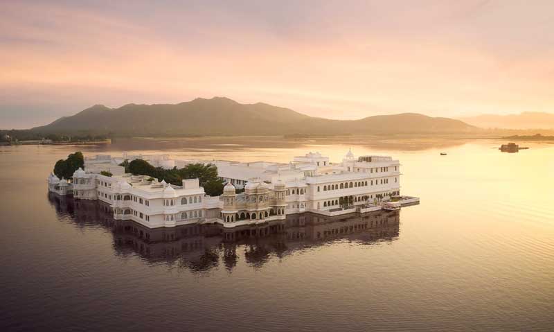 Lake Palace Taxi tour 